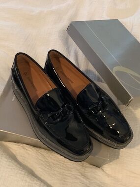Johnston Murphy patent leather platform loafers